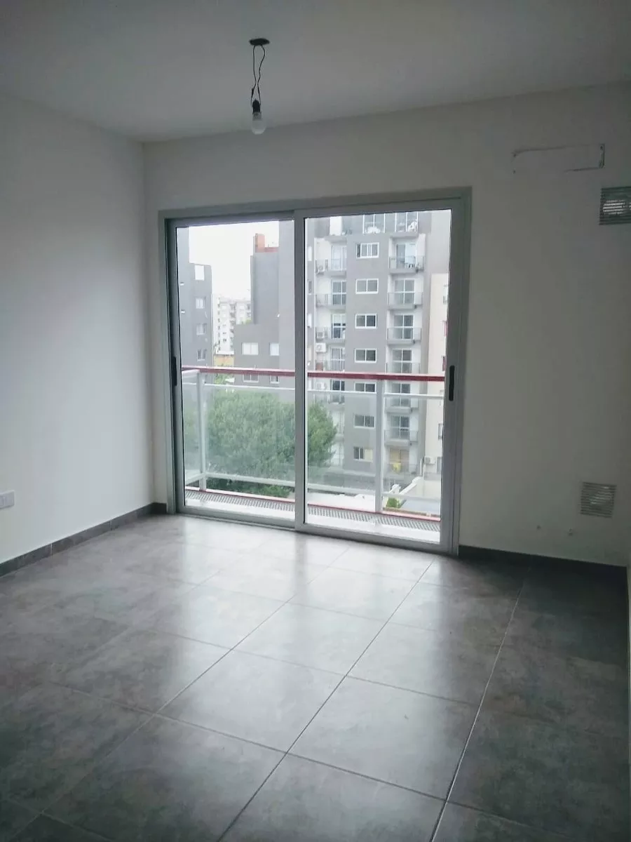 Carlos Pellegrini 1300 · Morón — foto 7