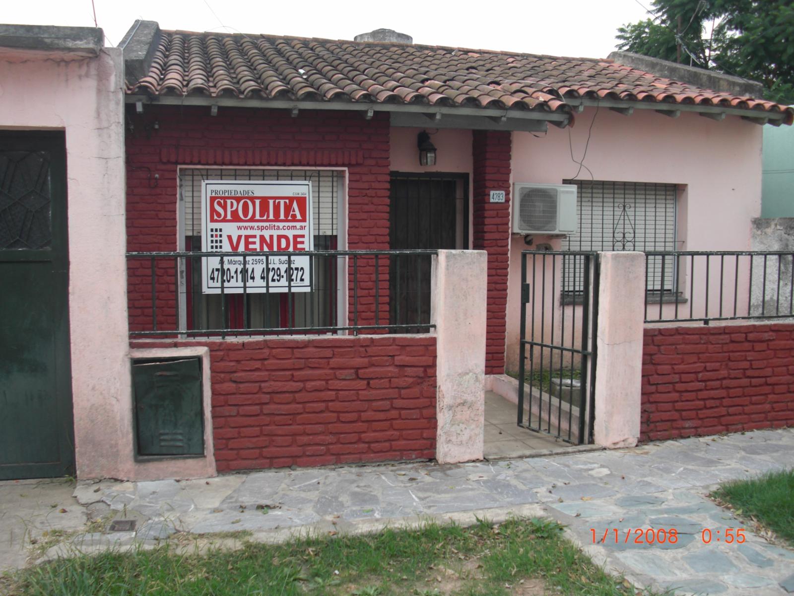 CHALET DE 3 AMBIENTES CON COCHERA Y FONDO LIBRE