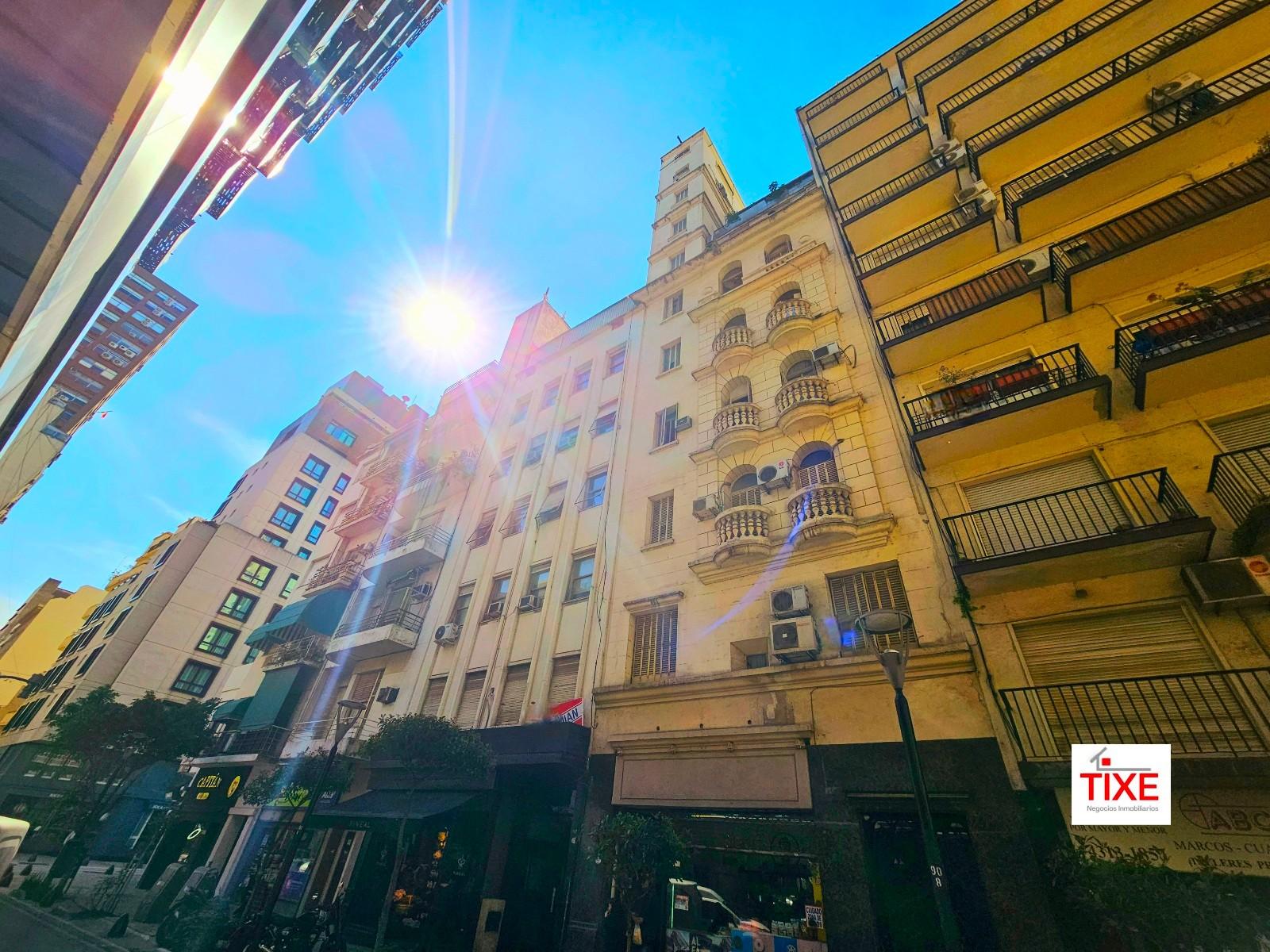 Maipú y Av. Córdoba. Piso alto. 80 m2. Reformado de Revista.