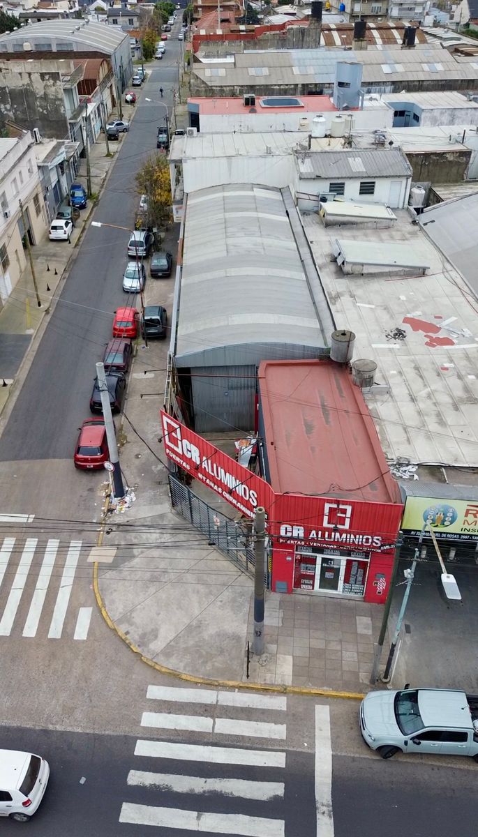 Excelente local comercial con Galpón/depósito