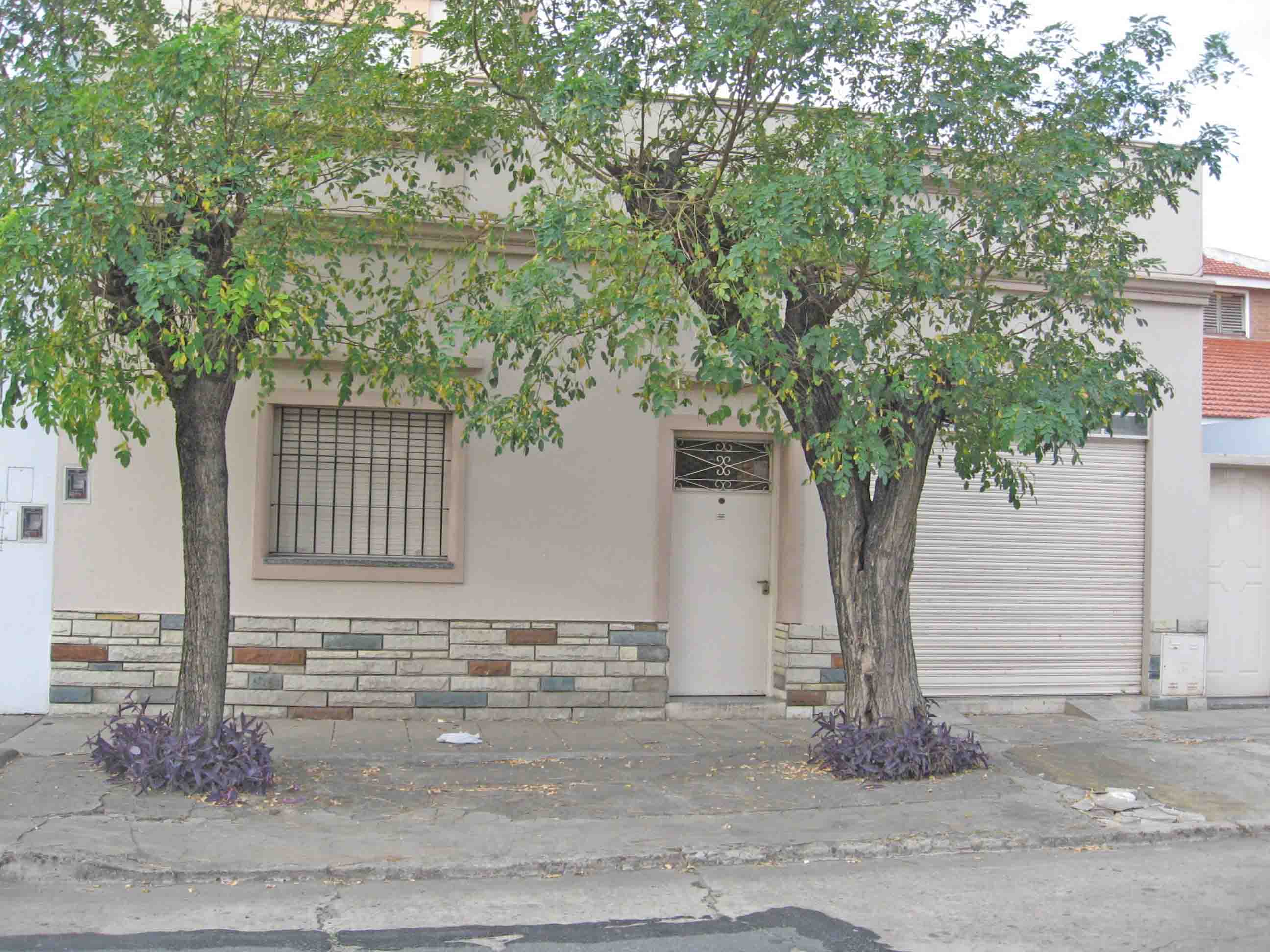 V125 Moron Venta Casa 3 amb. mas departamento 2 amb.