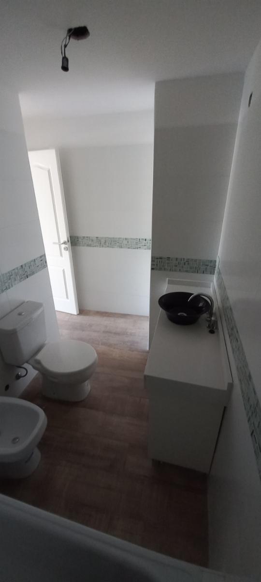 DEL VALLE IBERLUCEA 2922 · Lanús — foto 9