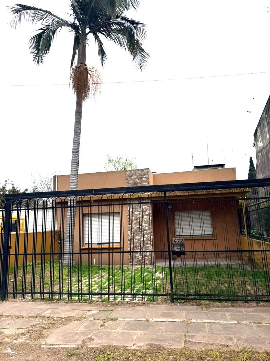 ALQUILER CASA 3 AMBIENTES, CON ENTRADA PARA AUTO