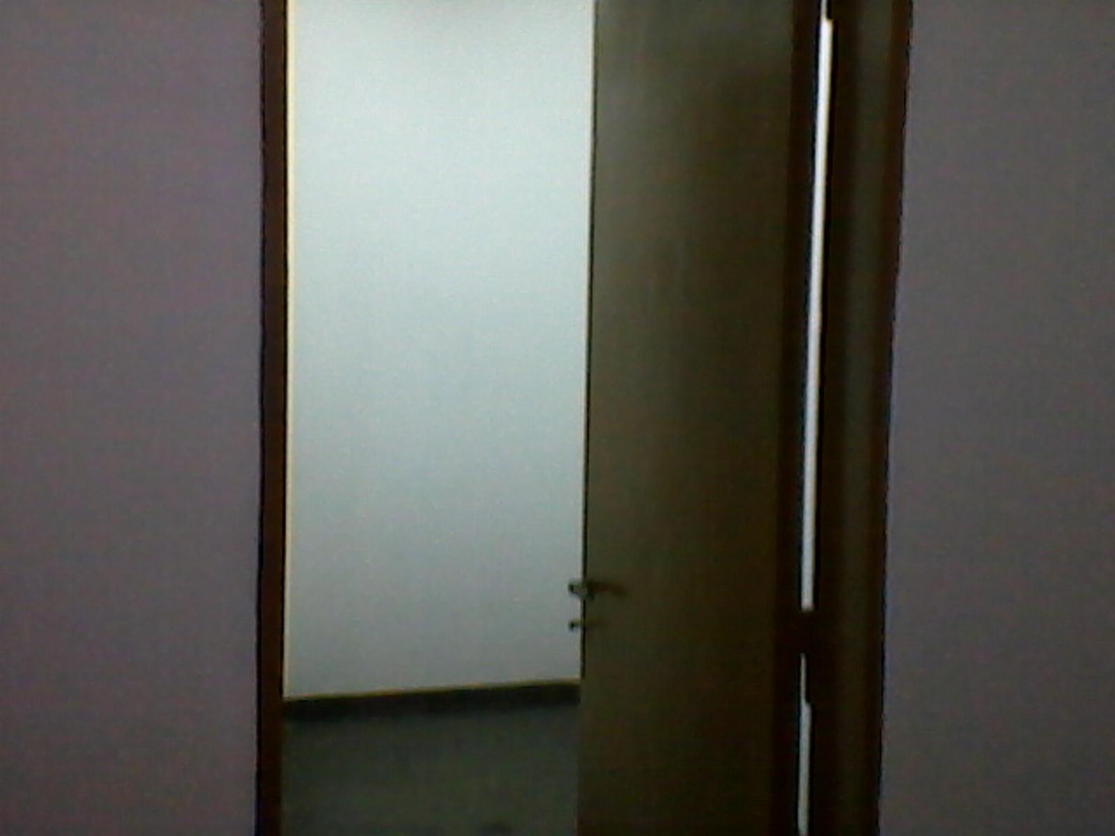Casa sobre lote 10 x 20 Mts y local  la calle. 4 AMB.