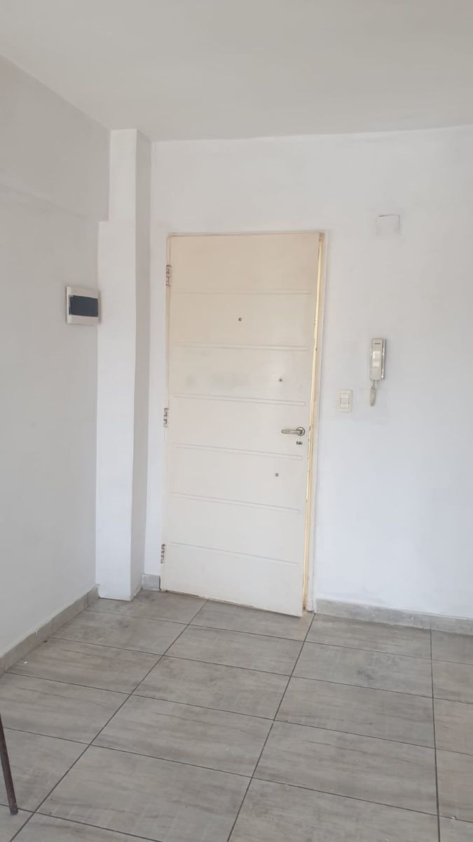 TORIBIO DE LUZURIAGA 1970 · Hurlingham — foto 6