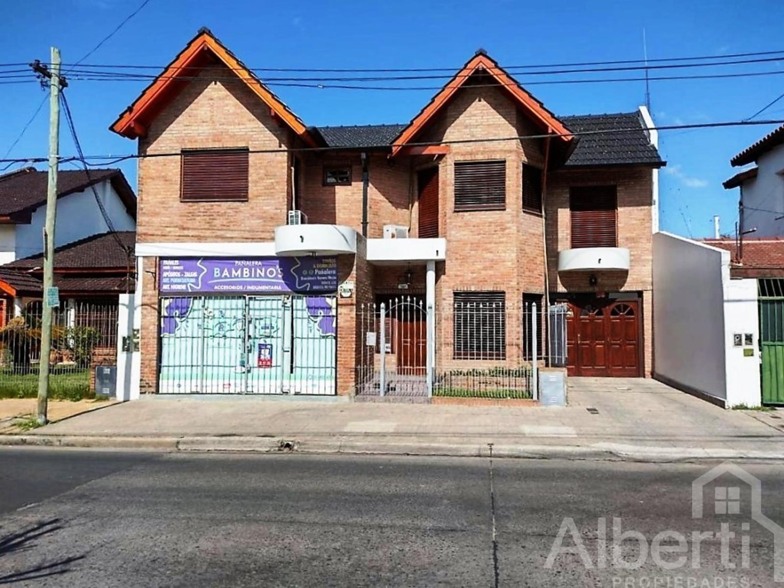 HERMOSO CHALET EN 2 PLANTAS EN EXCELENTE UBICACIÓN.