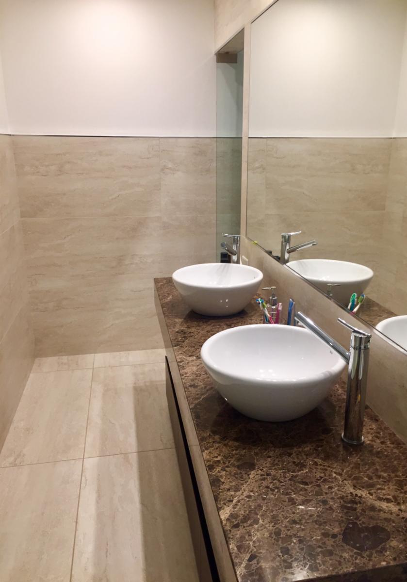 Excelente propiedad de 614 m2 cubiertos (doble lote) St. Thomas Oeste - Canning