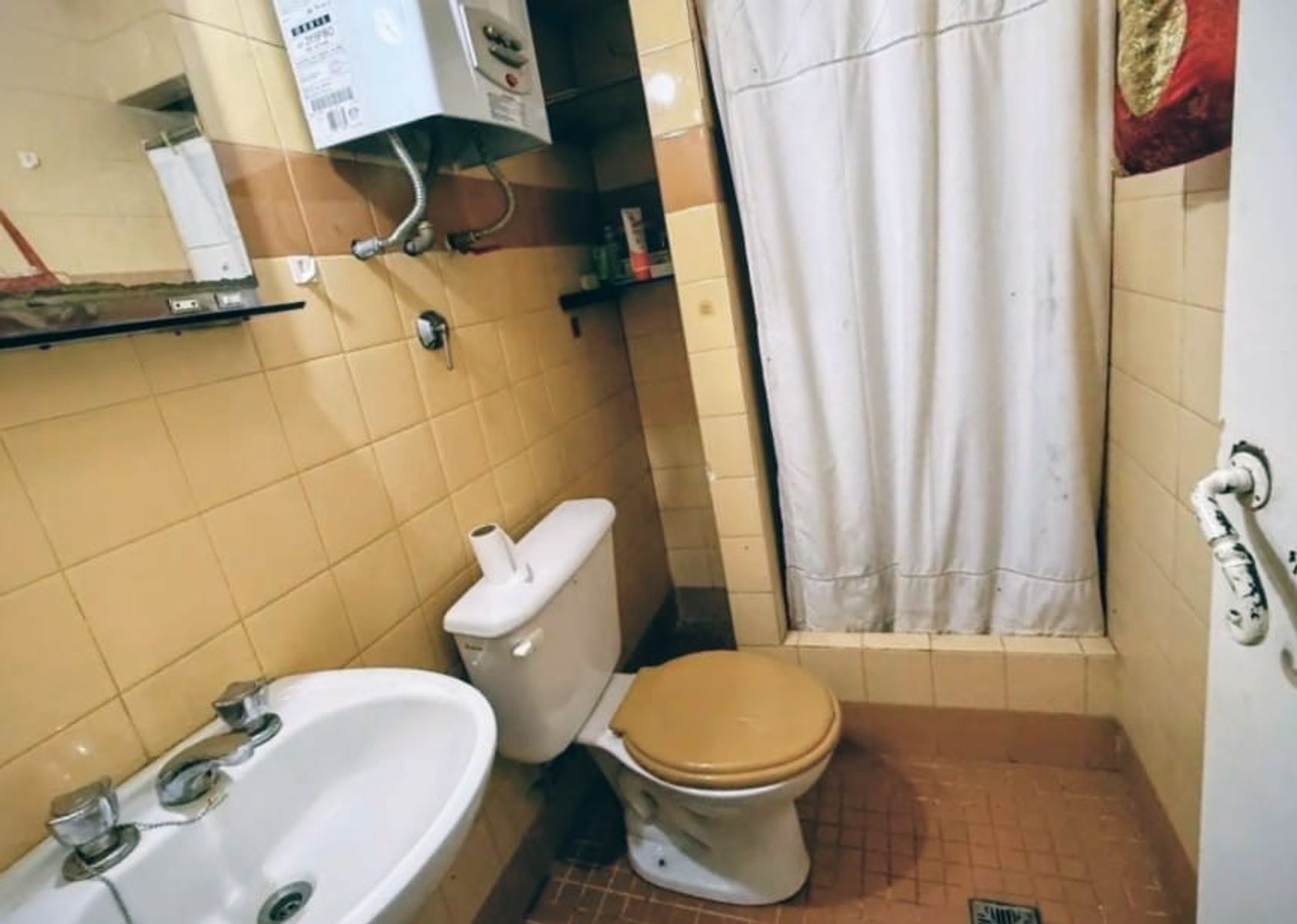 SAN PEDRO 1700 · Morón — foto 18