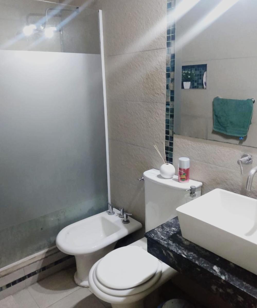 CASA EN VENTA BARRIO ALBERDI. POSIBILIDAD DE PERMUTA. APTA CREDITO HIPOTECARIO.