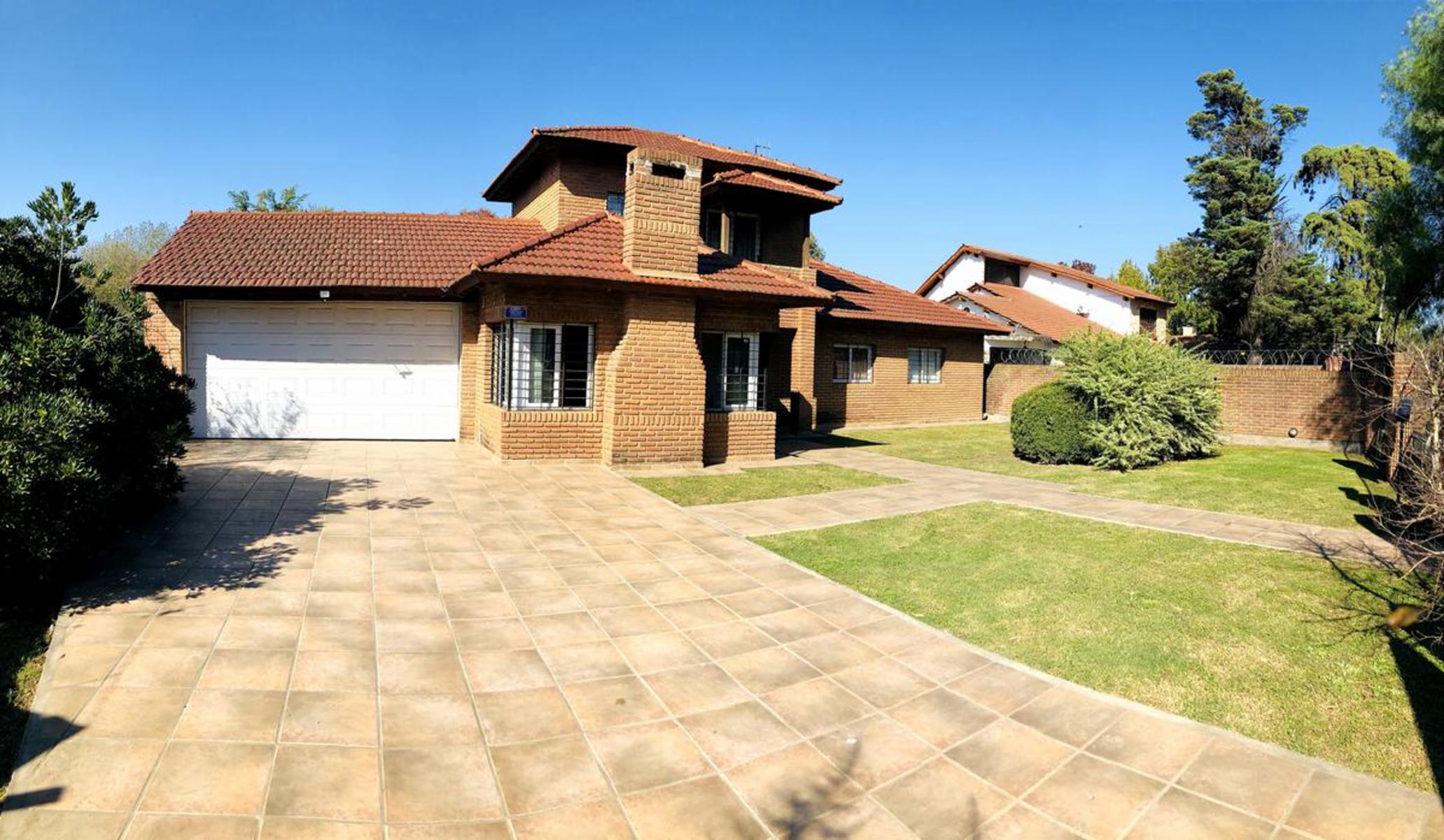 Quinta 5 Ambientes En Venta - La Reja, Moreno