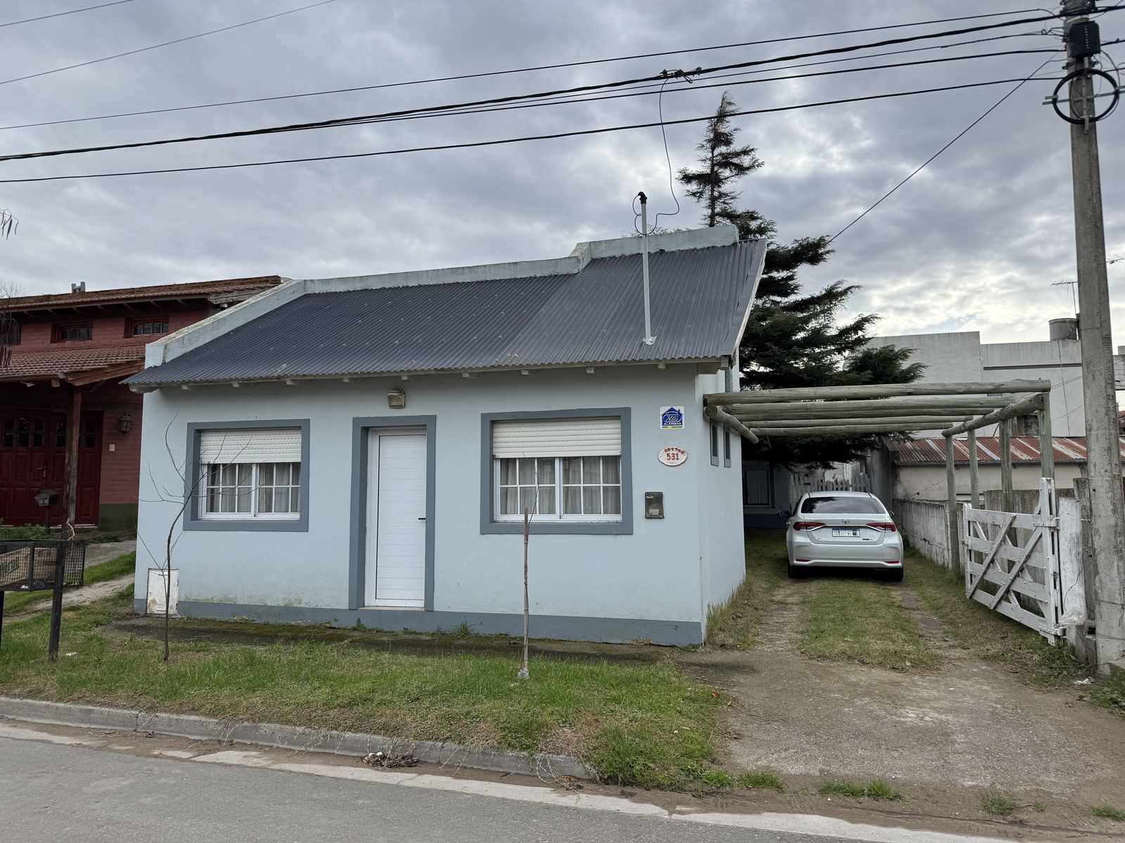 -EN VENTA- CASA 2 DORMITORIOS + DEPARTAMENTO Y QUINCHO
