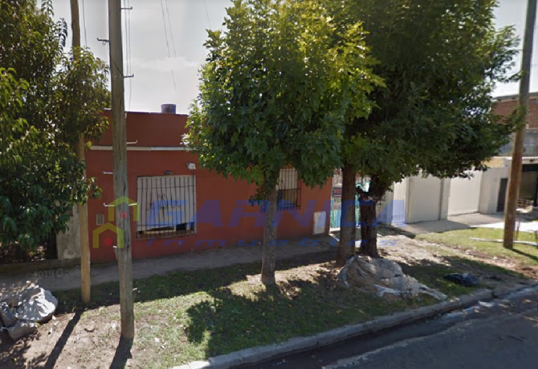 CASA CON TRES DORM- COCHERA - FDO LIBRE APTA CREDITO