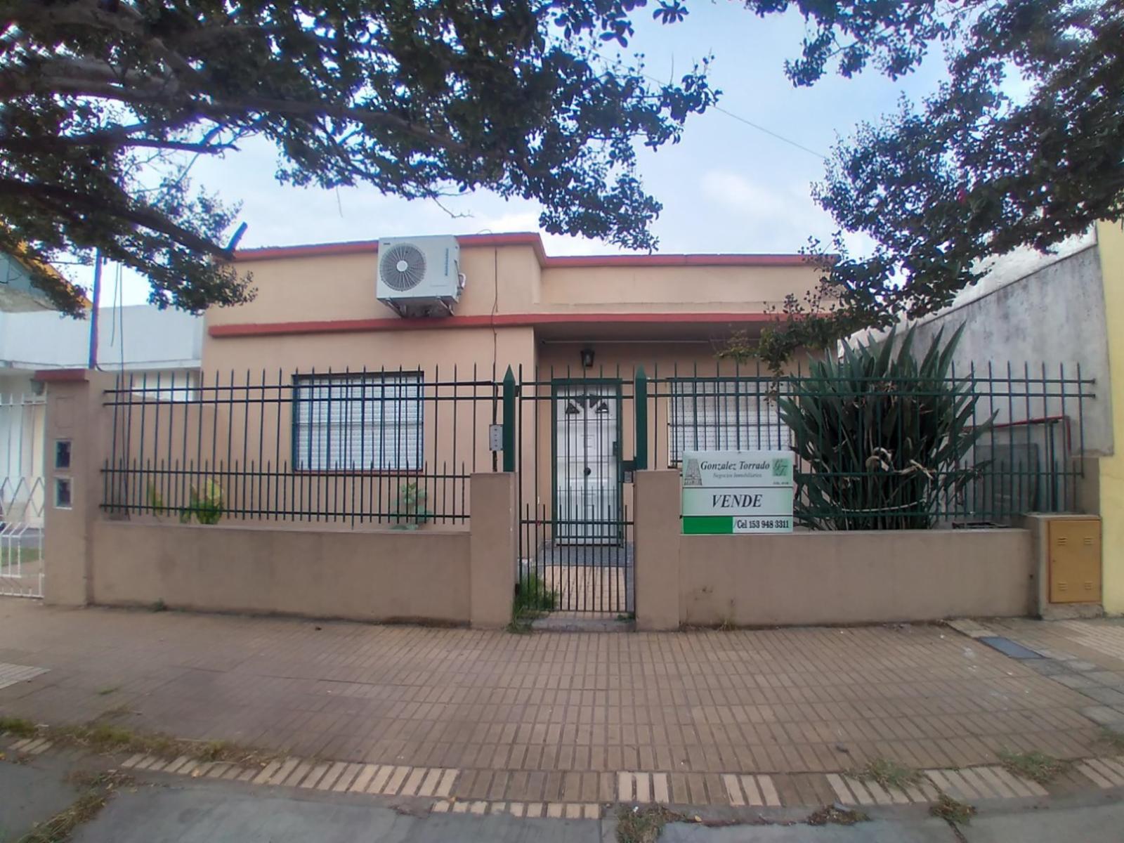 Casa en Ph 2 Ambientes al Frente con Patio