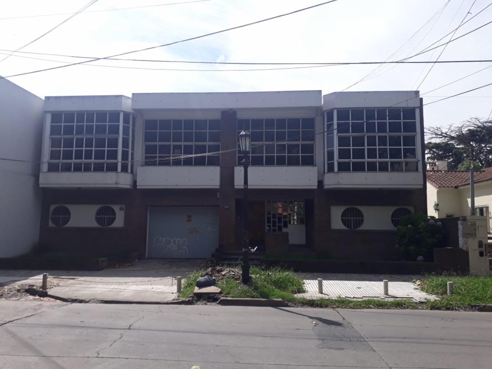 Alquiler de importante local de oficinas en Adrogué