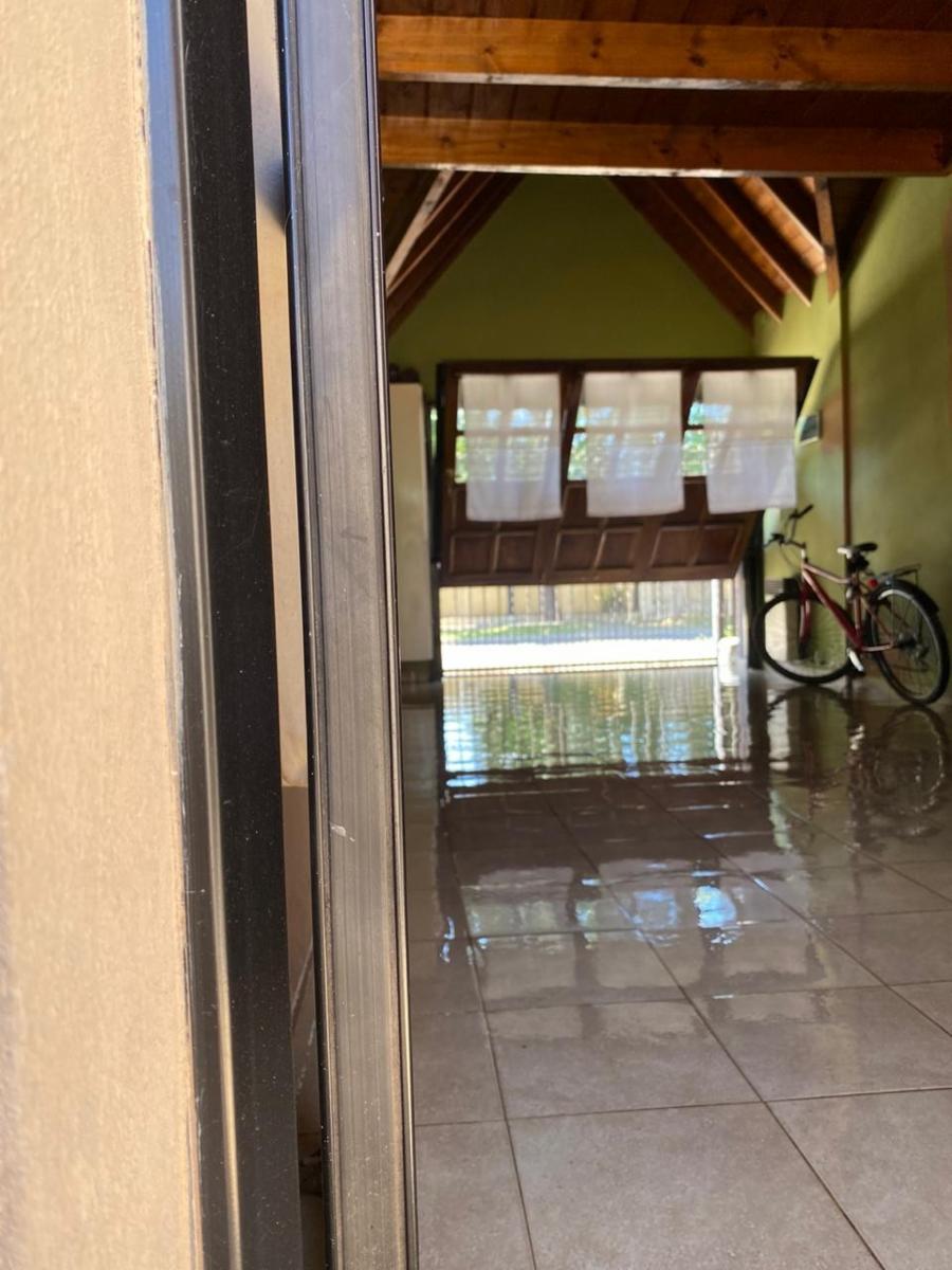 SE VENDE HERMOSA CASA CON TERRENO DE 4 AMBIENTE CON TERRENO EN ITUZAINGO