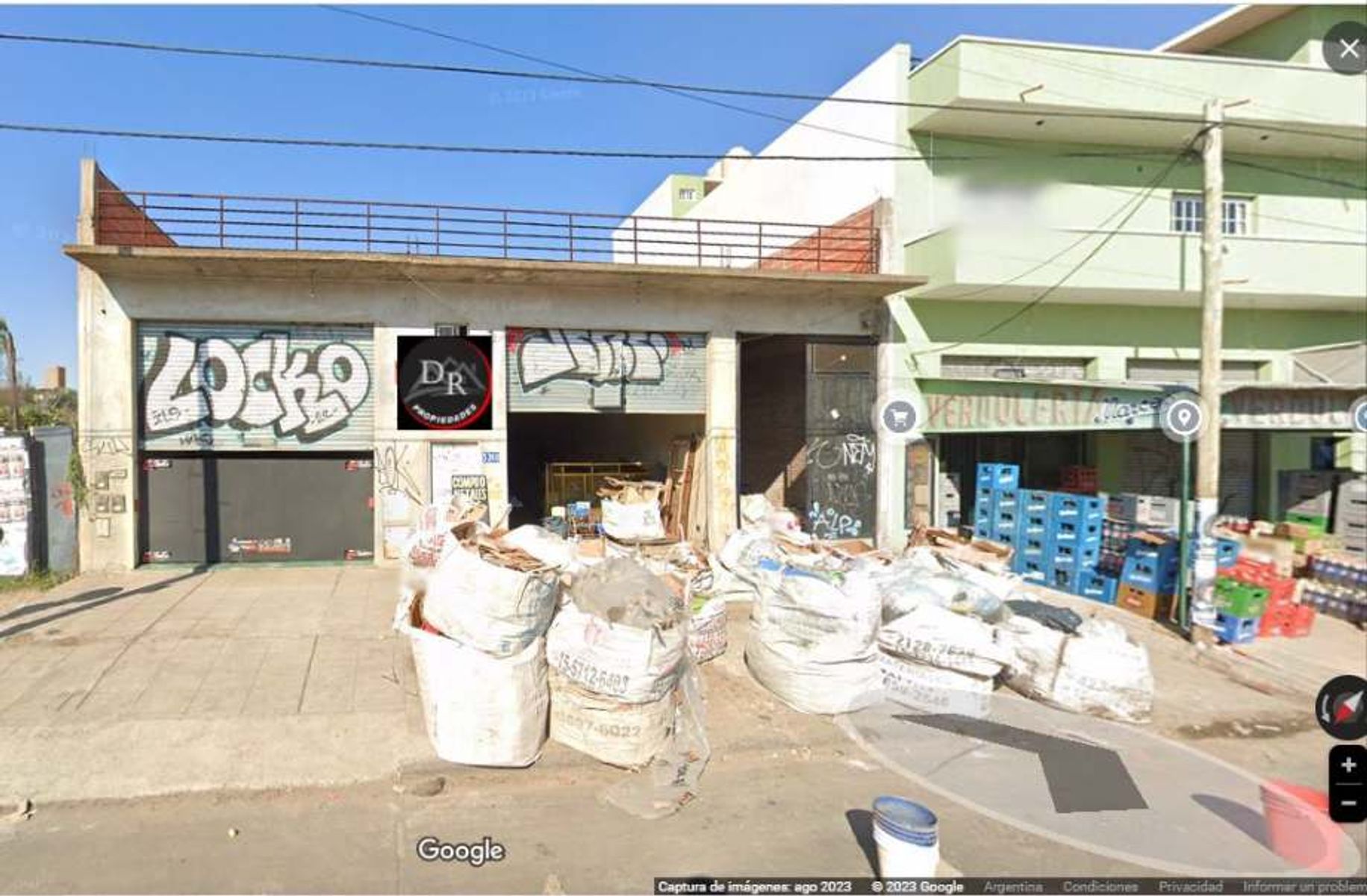 DOS LOCALES AL FRENTE EN VENTA - VILLA LUZURIAGA