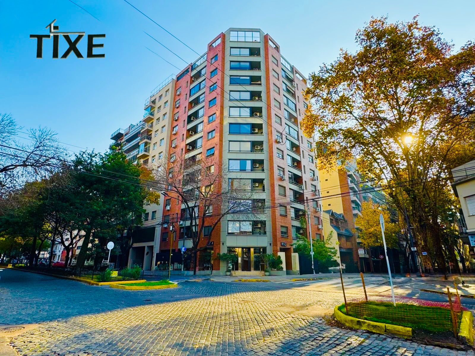 BOULEVARD MENDOZA. Categoría. 3 dorm. 2 Baños. Balcón. Vistas. Cochera. Amenities.