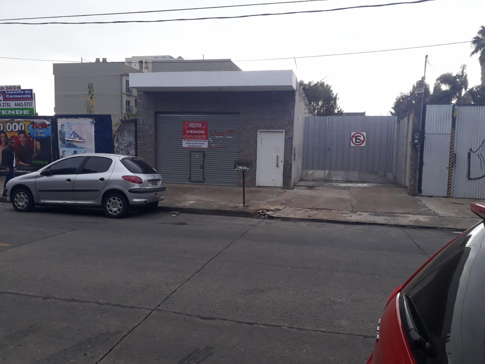 Local en venta con lote en excelente zona
