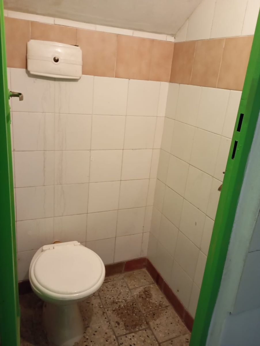 LOCAL COMERCIAL EN ALQUILER - MORON SUR