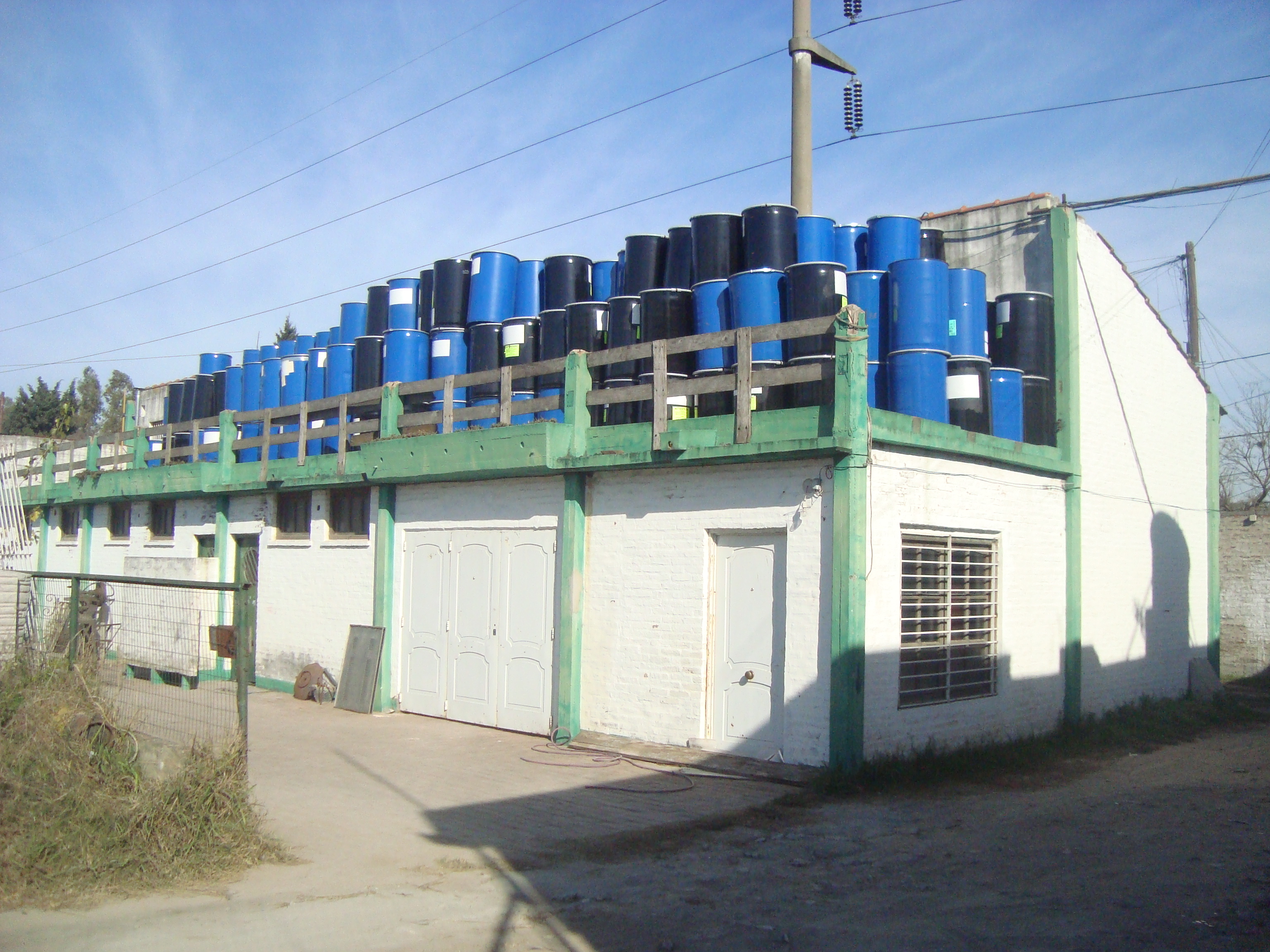 CLAYPOLE: ALQUILER ( GALPONES INDUSTRIALES): EXCELENTE UBICACION ESTRATEGICA Y ACCESO S/RUTA 4 . IMPORTANTE METALURGICA DE ZONA SUR,EN FUNCIONAMIENTO. MULTIPLES POSIBILIDADES. OPORTUNIDAD.RENTABLE.