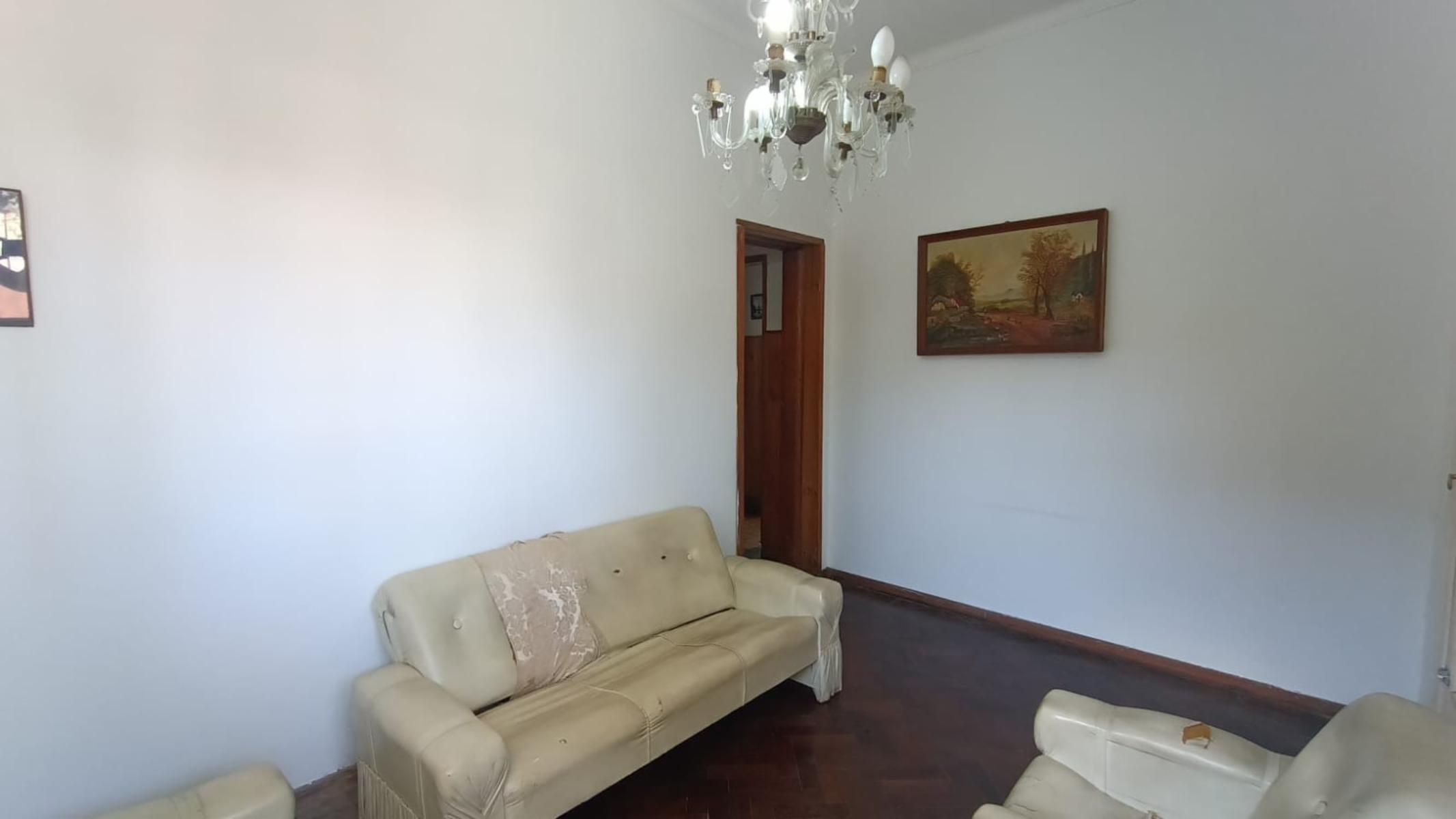 RELEVANTE CASA 4 AMB, (142 Mts2) S/ LOTE 250 Mts2 con COCHERA Y FDO LIBRE en VILLA BONICH