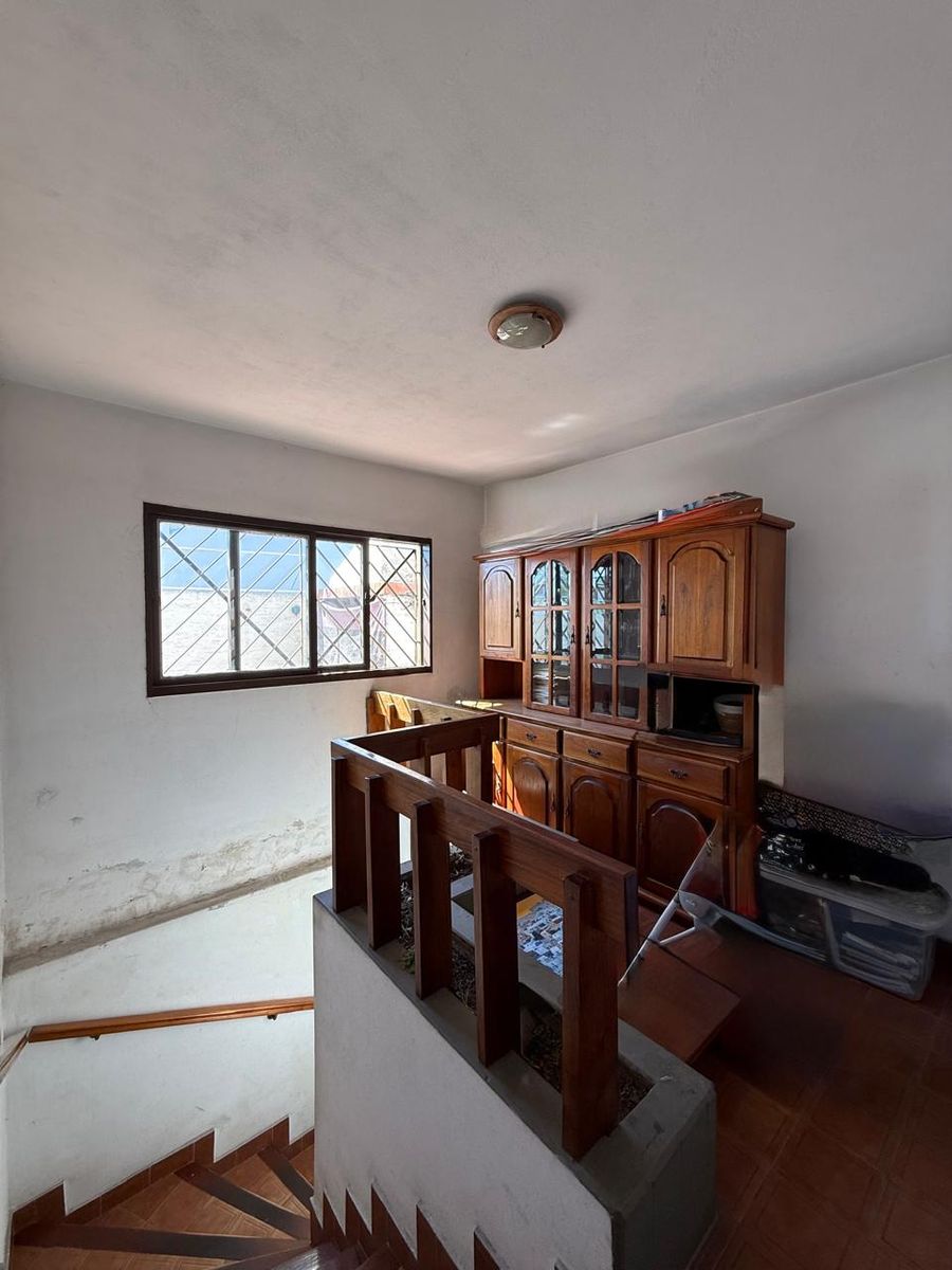 Casa 5 ambientes con local y cochera