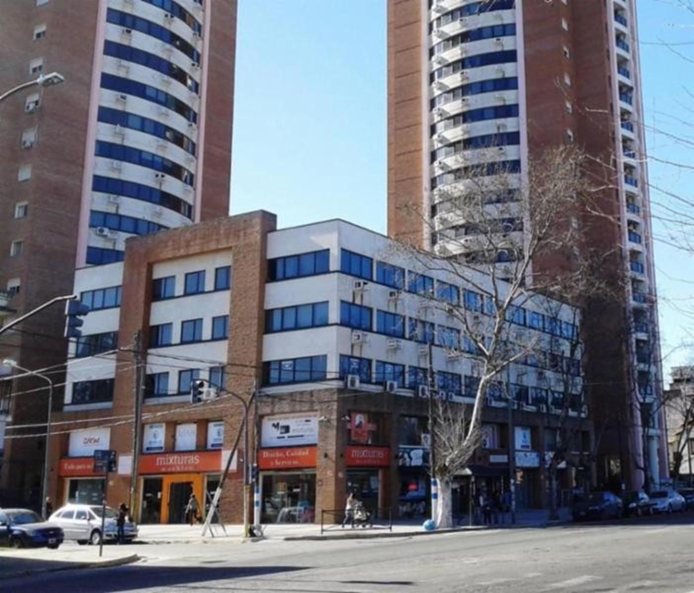 ALQUILER DE COCHERA DOBLE CUBIERTA, EN BARCELONA V