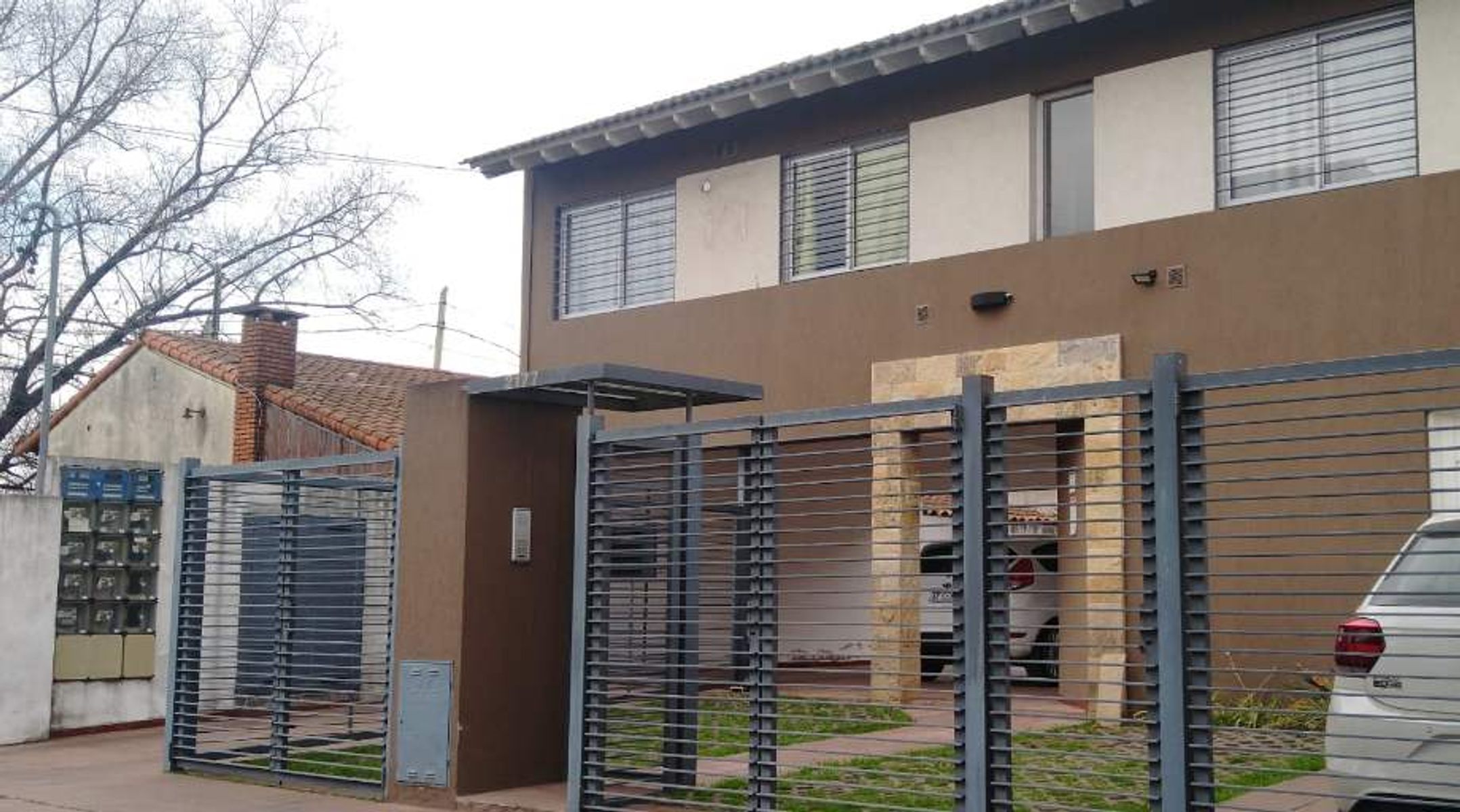 DEPARTAMENTO DE 2 AMBIENTES EN PLANTA BAJA EN VENTA - CASTELAR NORTE