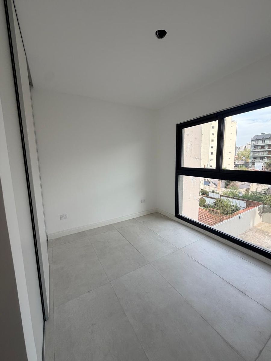GOB. IRIGOYEN 244 · Lanús — foto 14