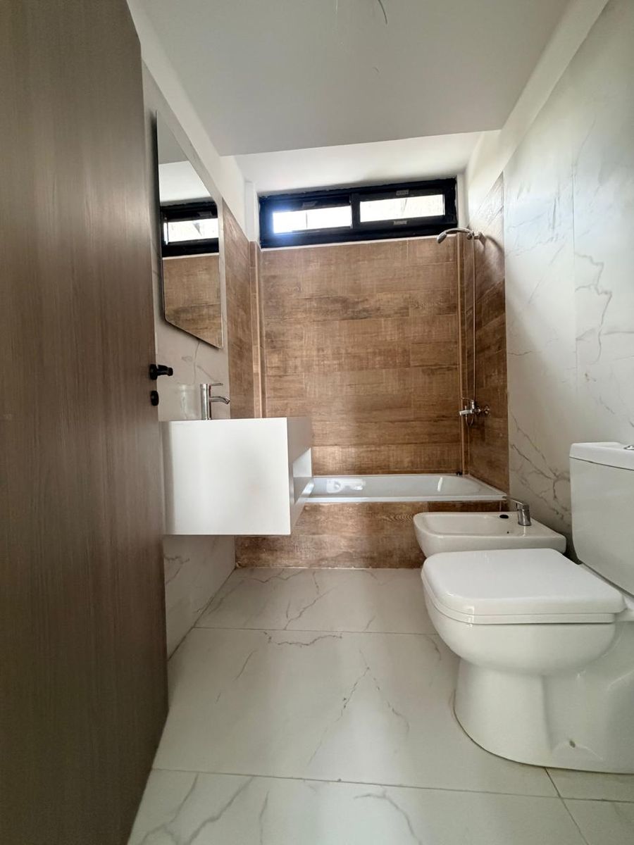 GOB. IRIGOYEN 244 · Lanús — foto 10