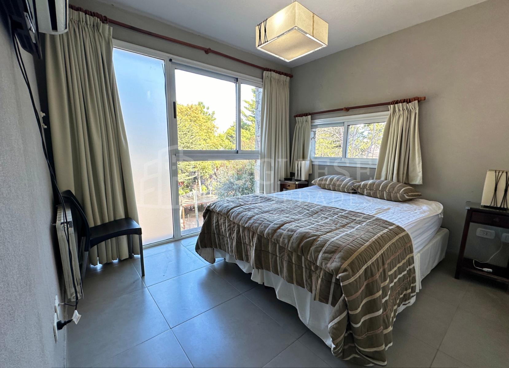 Guillermo Hudson y Joaquin V. Gonzalez · Villa Gesell — foto 26