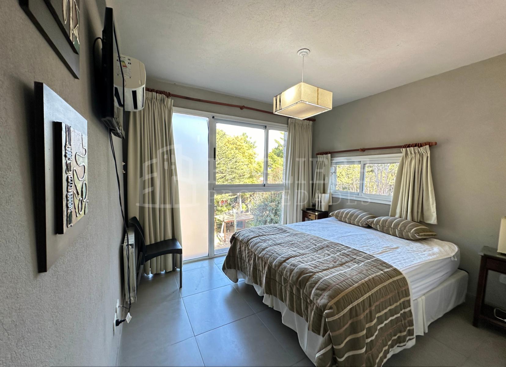Guillermo Hudson y Joaquin V. Gonzalez · Villa Gesell — foto 27
