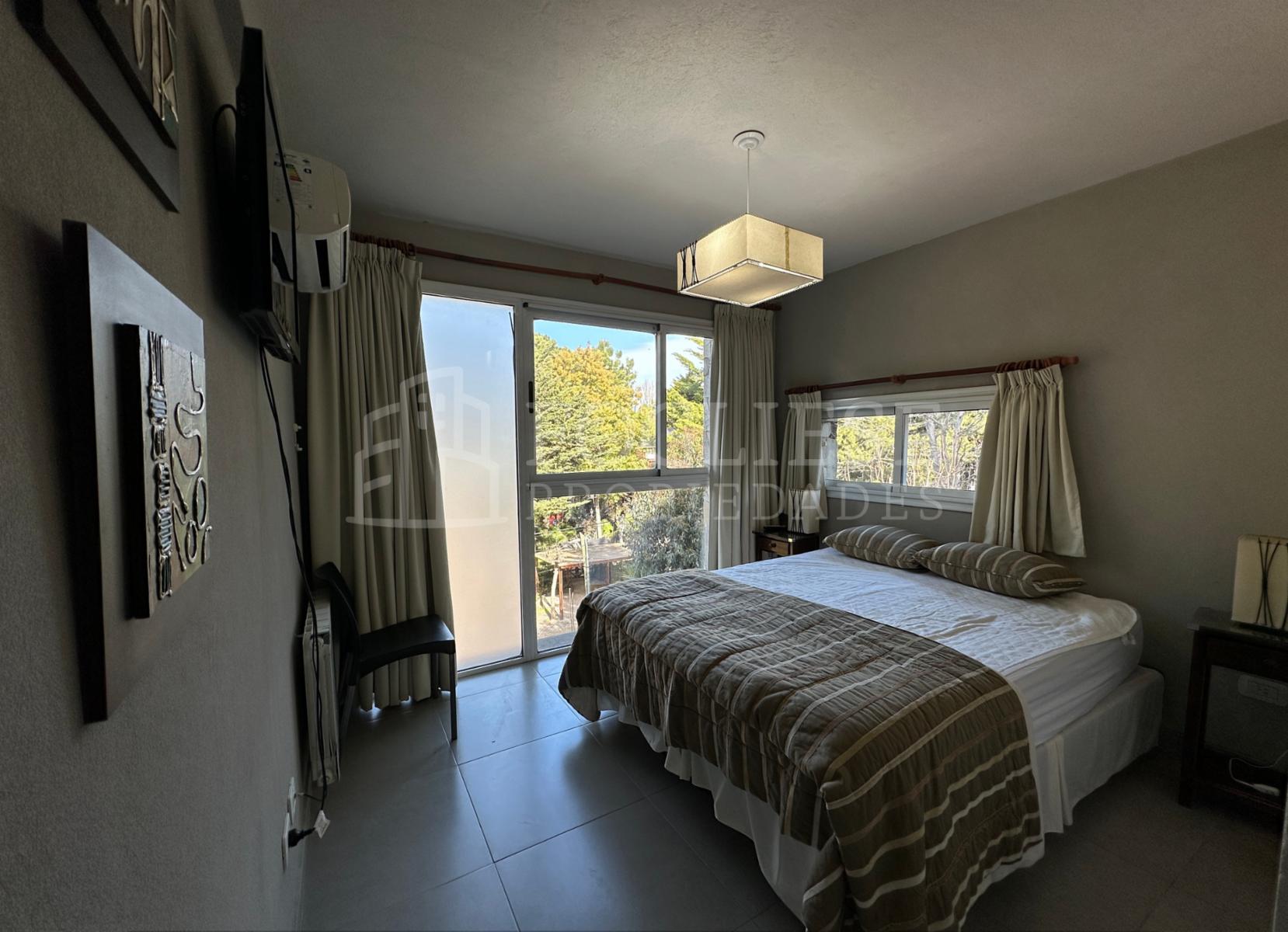 Guillermo Hudson y Joaquin V. Gonzalez · Villa Gesell — foto 28
