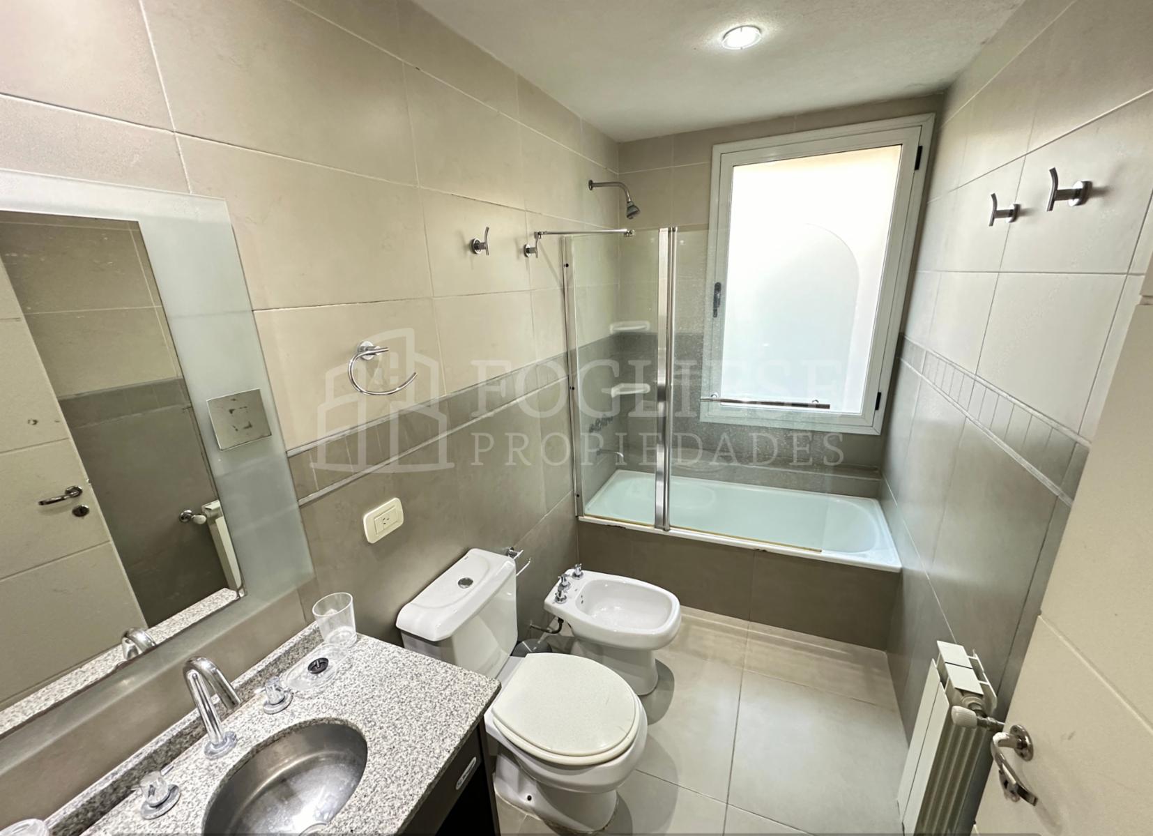 Guillermo Hudson y Joaquin V. Gonzalez · Villa Gesell — foto 38