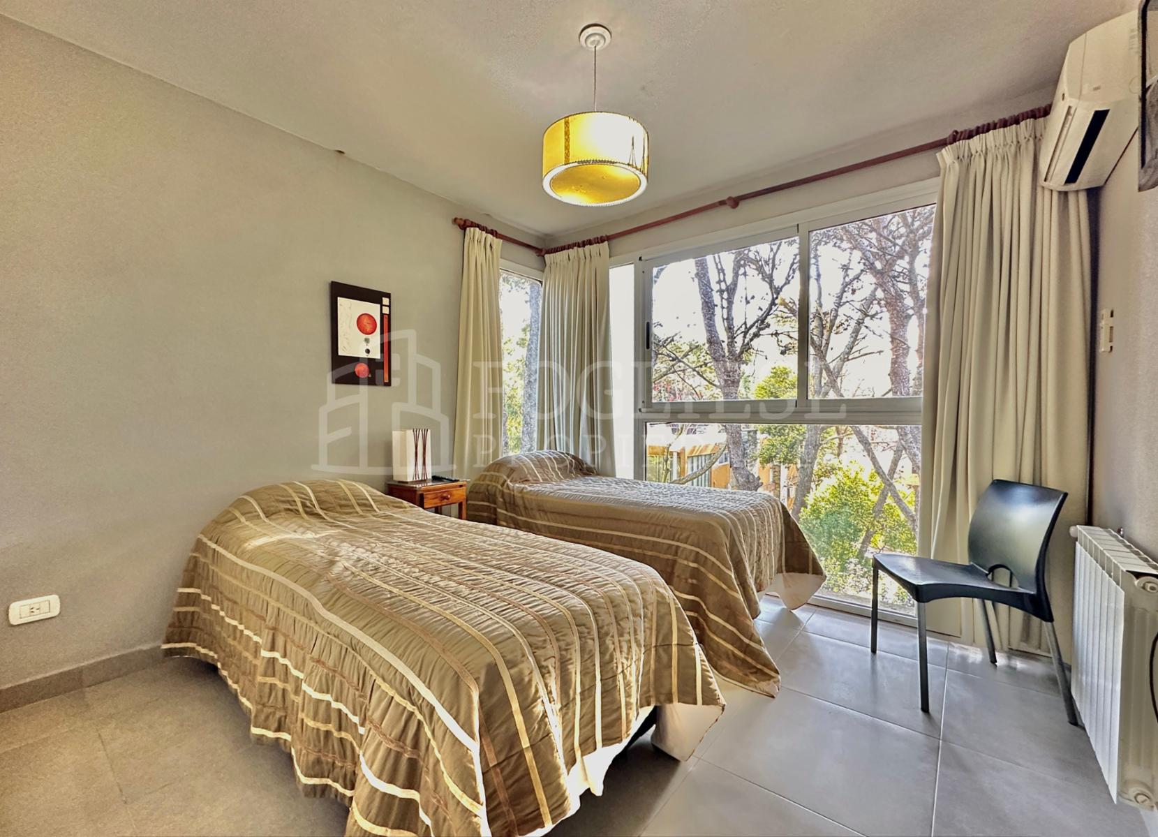 Guillermo Hudson y Joaquin V. Gonzalez · Villa Gesell — foto 39