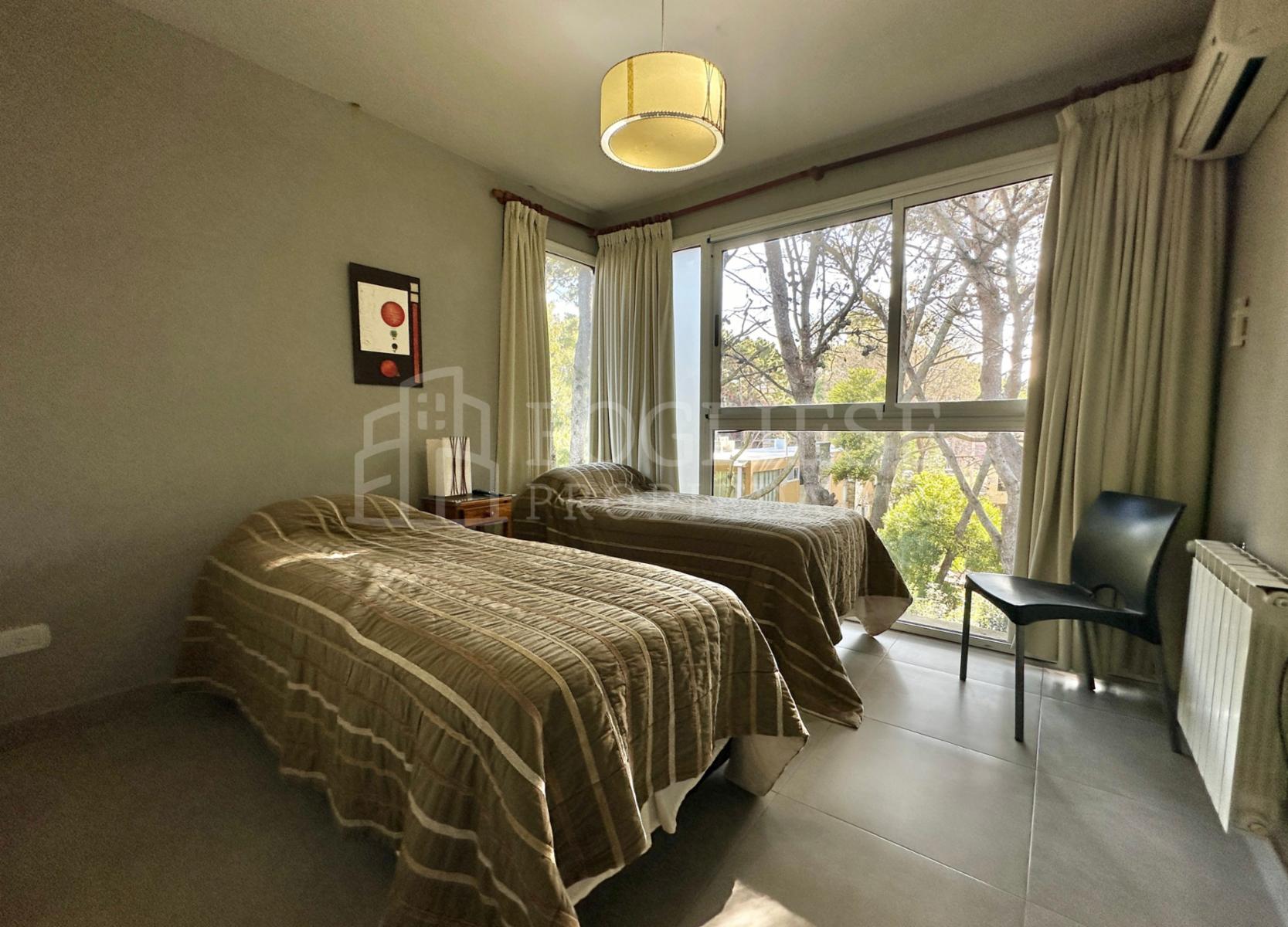 Guillermo Hudson y Joaquin V. Gonzalez · Villa Gesell — foto 40