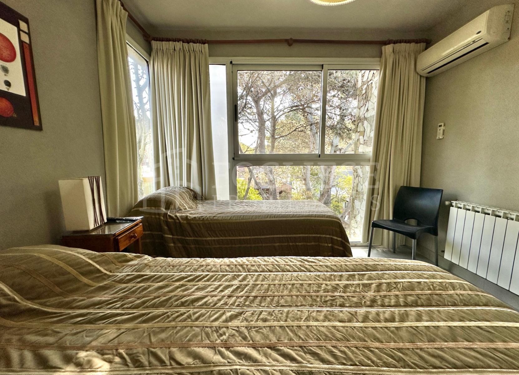 Guillermo Hudson y Joaquin V. Gonzalez · Villa Gesell — foto 41