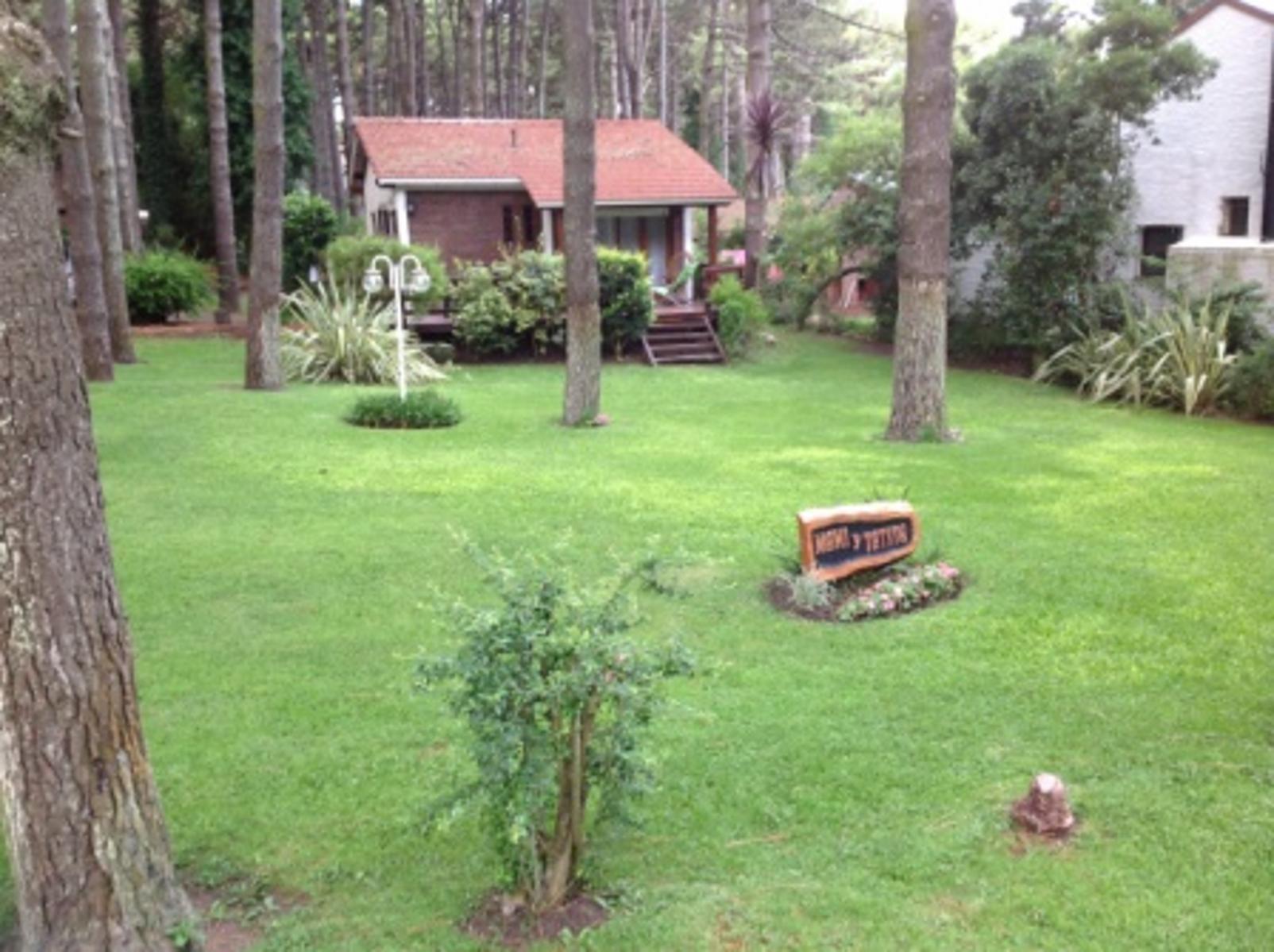 PINAMAR - Chalet en hermoso entorno arbolado - Posibilidad de aceptar inmueble en parte de pago.