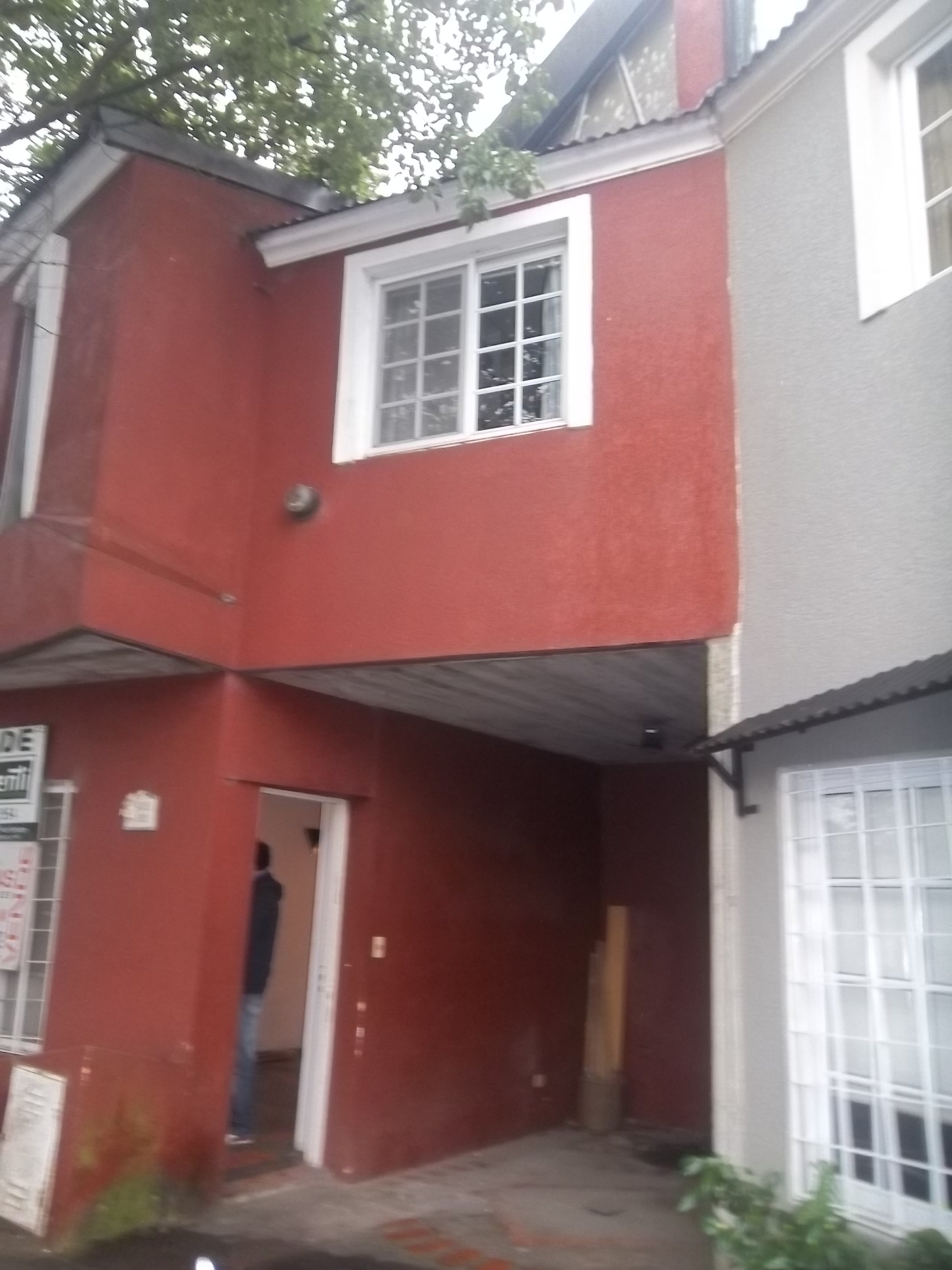 Hurlingham: Duplex . Buena zona. Muy comodo.