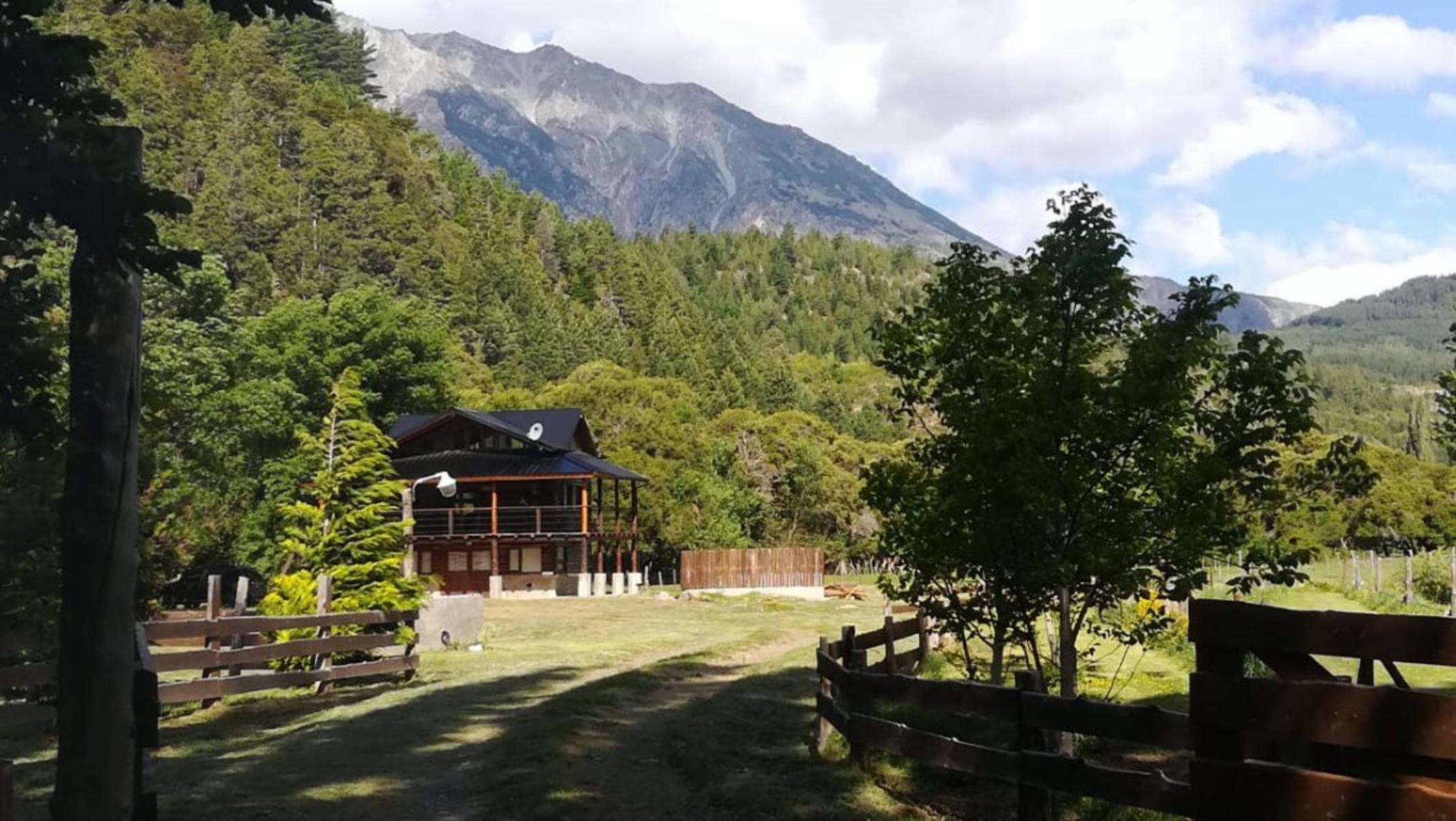 VENTA DE EXCELENTE CABAÑA SOBRE CHACRA DE 1 HA IDEAL DESARROLLO TURÍSTICO O PRODUCTIVO