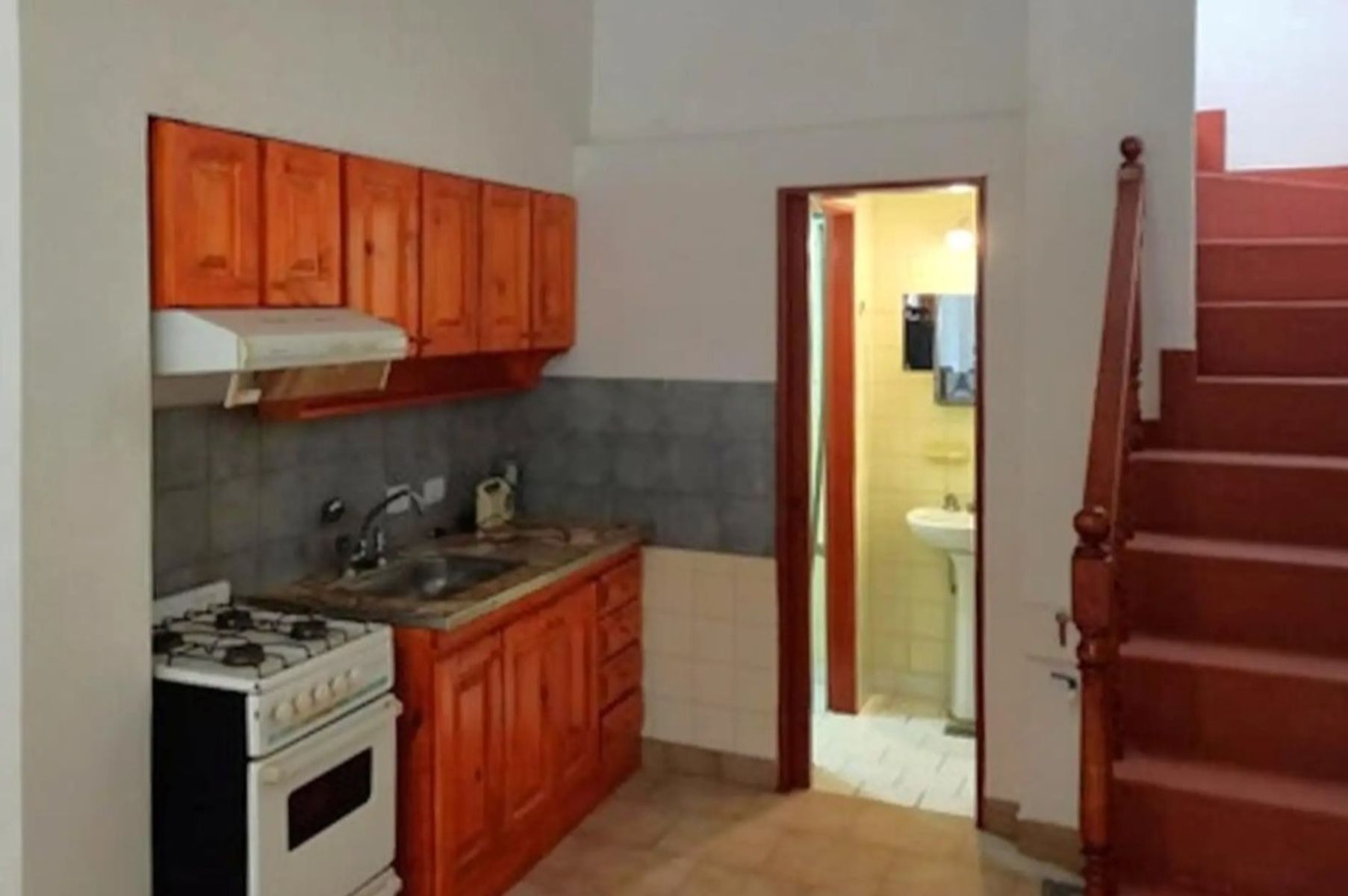 MAESTRA ROCHA MONTARCE 1591 · Morón — foto 3