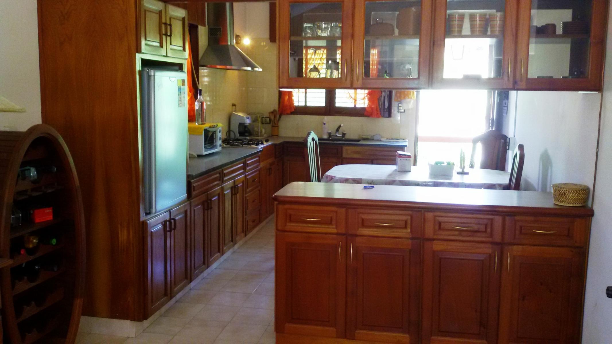 CARLOS PAZ: CASA CON DEPTOS Y LOTE DE 2500M2 · Punilla — foto 3