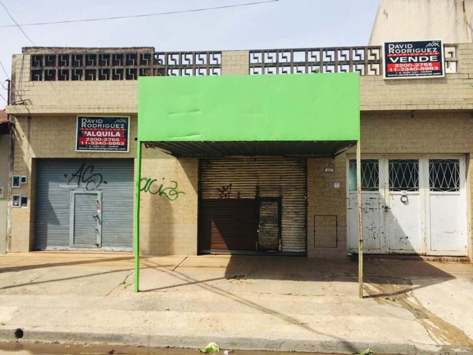 CASA AMERICANA DE 3 AMBIENTES + 2 LOCALES EN VENTA - MORON SUR