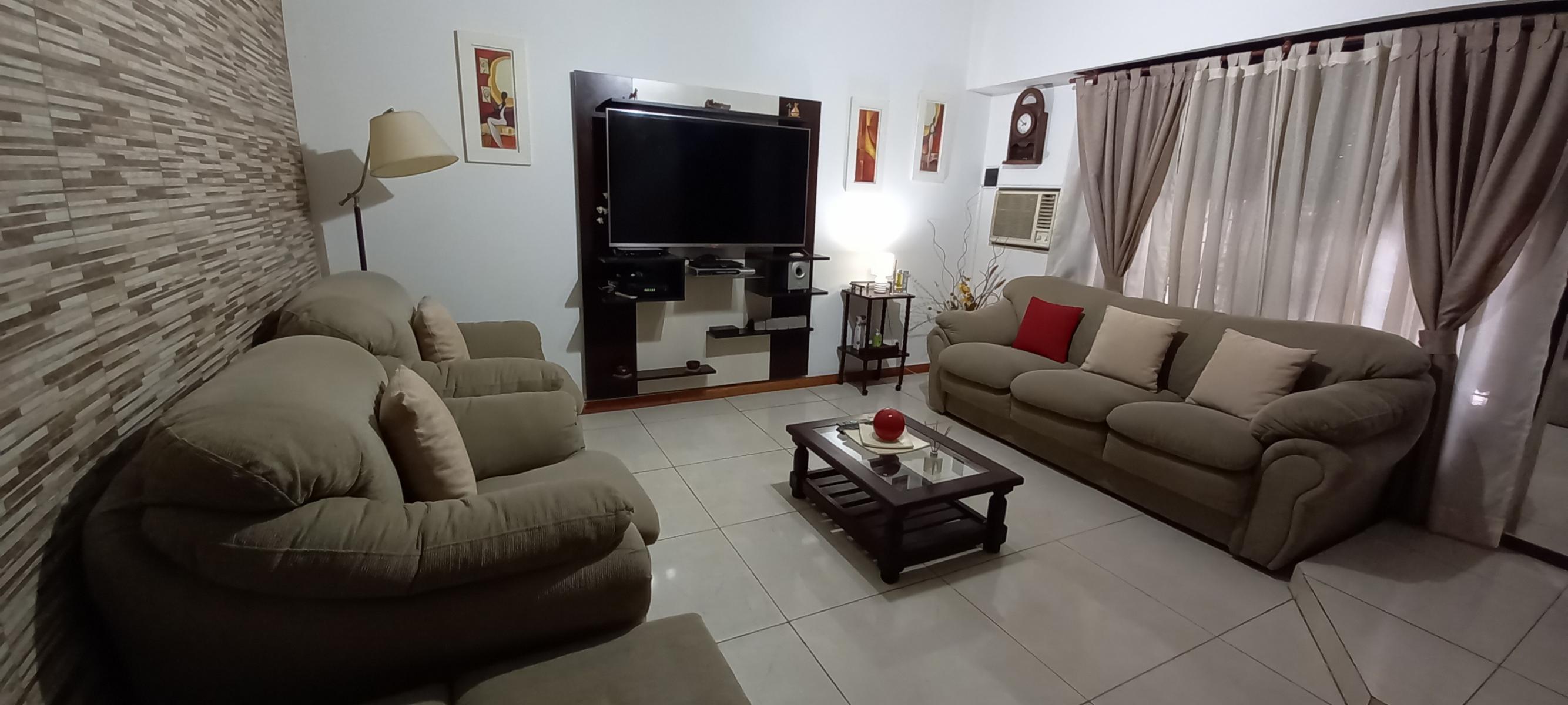 EXCELENTE CHALET 5 AMBIENTES - VILLA BALLESTER - PERMUTA