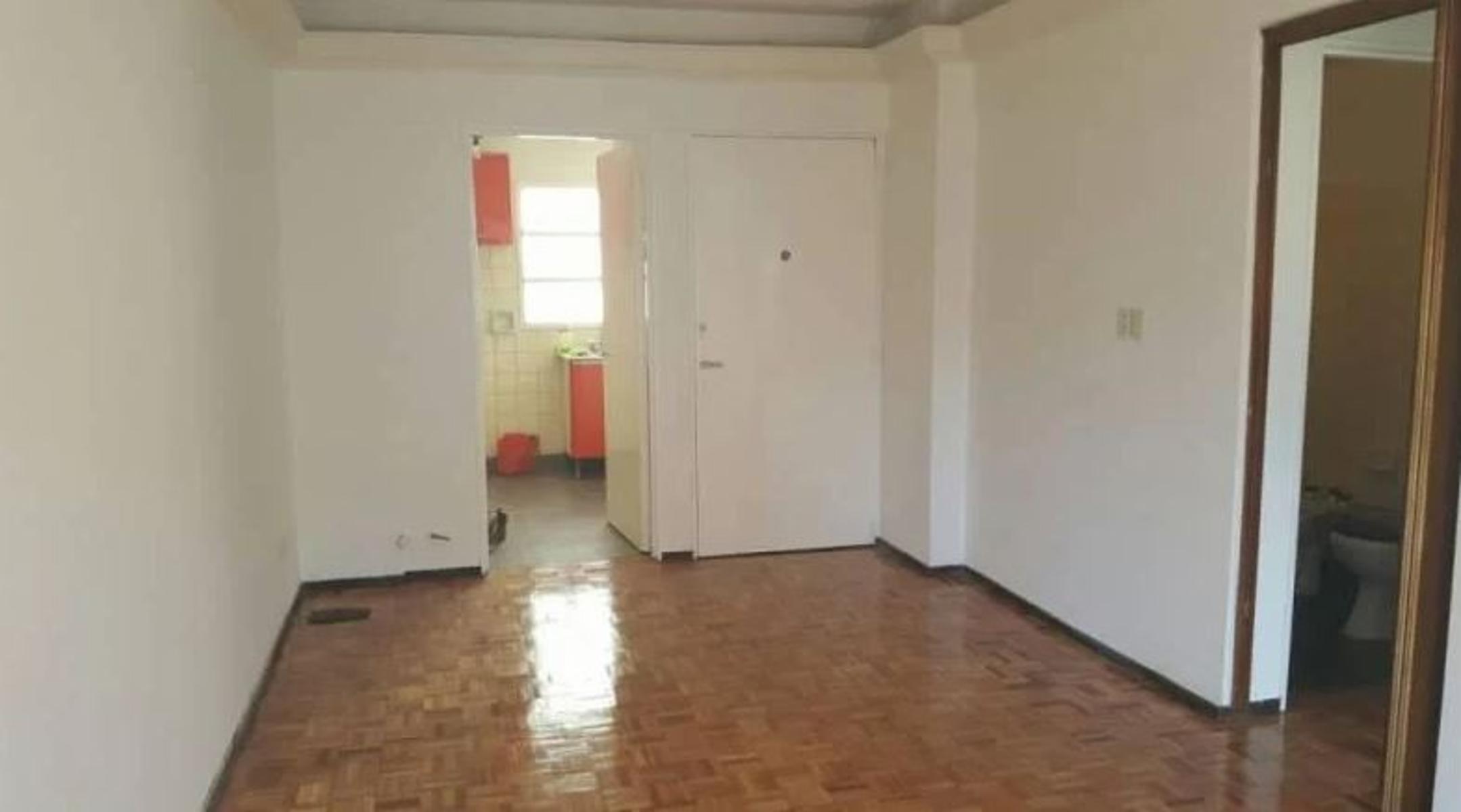 APTO CREDITO Constitución: Amplio 2 Ambientes con balcón cocina completa