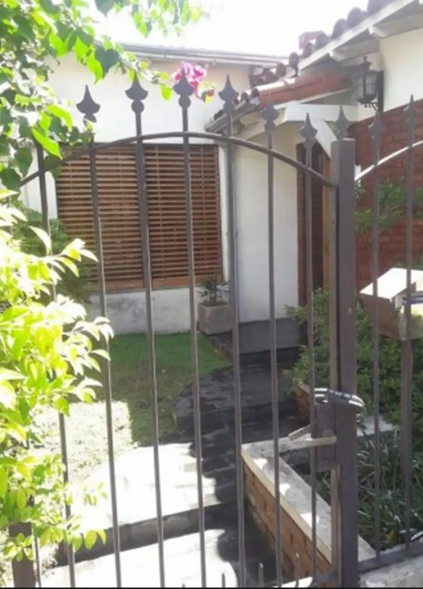 EXCELENTE CHALET COLONIAL
