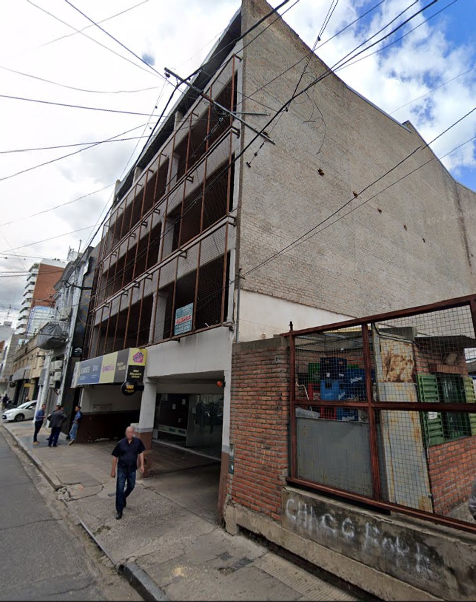 Se Vende Cochera Céntrica a Pasos de La Peatonal