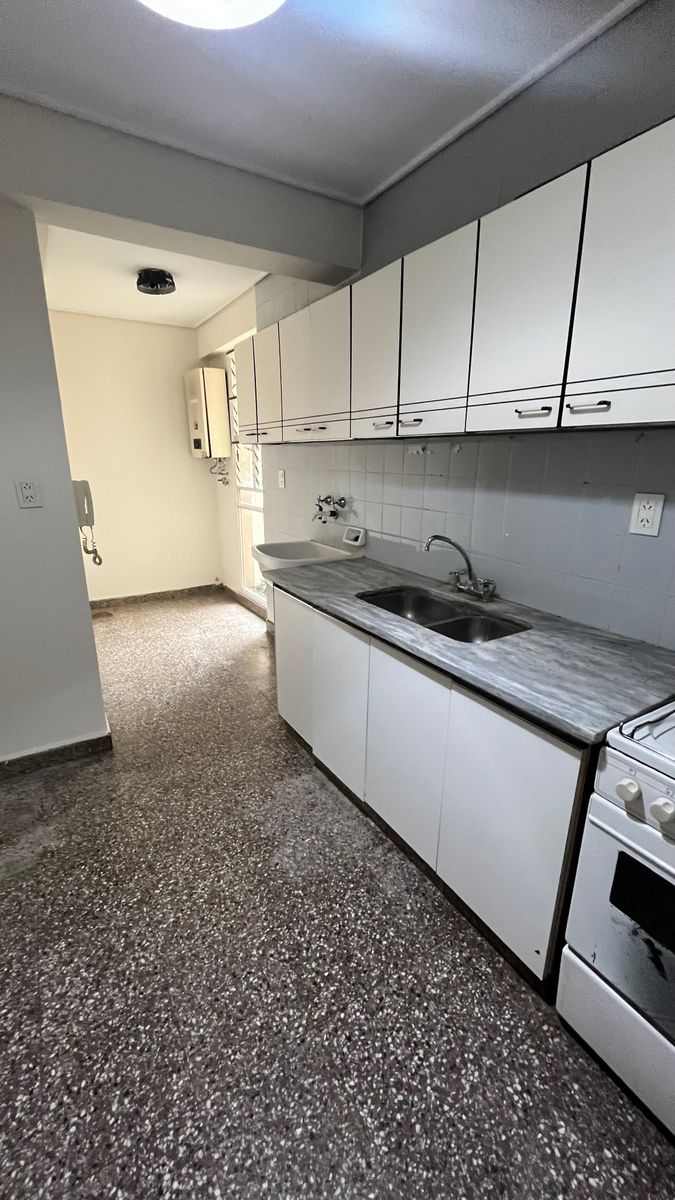 VENDO DEPARTAMENTO DOS DORMITORIOS SOBRE AVENIDA SARMIENTO · Capital — foto 3