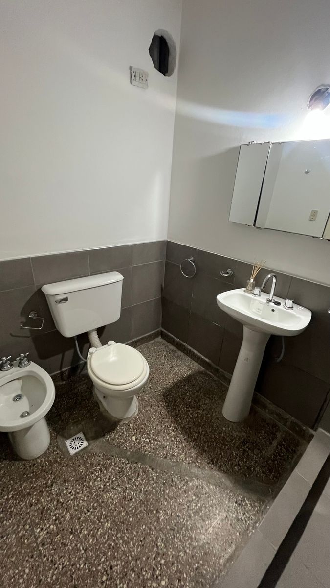VENDO DEPARTAMENTO DOS DORMITORIOS SOBRE AVENIDA SARMIENTO · Capital — foto 6