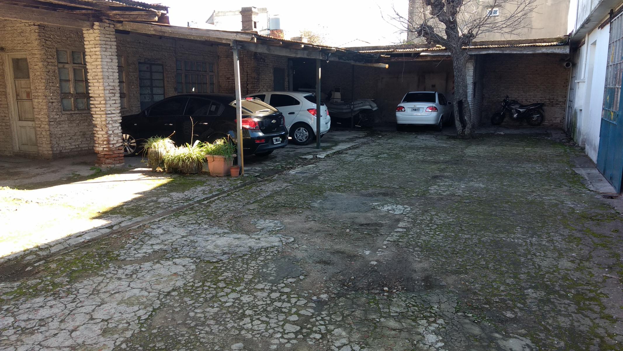 LOTE DE 360 MTS2 Y DEPOSITO  - V BALLESTER
